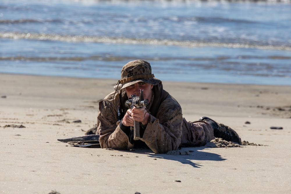 V17, 1st Intel Marines participate in boat raid course with EOTG