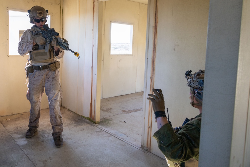 V17, 1st Intel Marines participate in boat raid course with EOTG