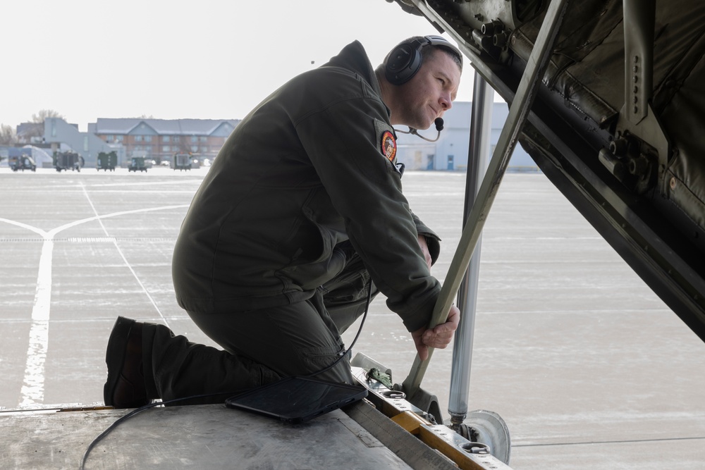 U.S. Marines with VMGR-252 participate in cold-weather training alongside the Royal Canadian Air Force