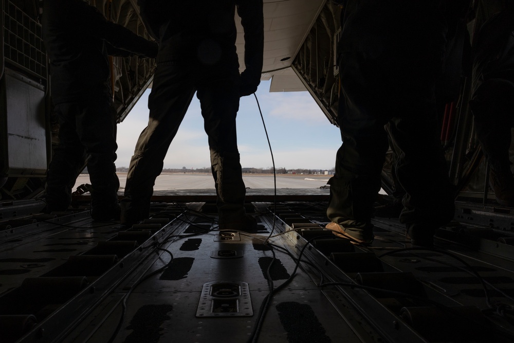 U.S. Marines with VMGR-252 participate in cold-weather training alongside the Royal Canadian Air Force