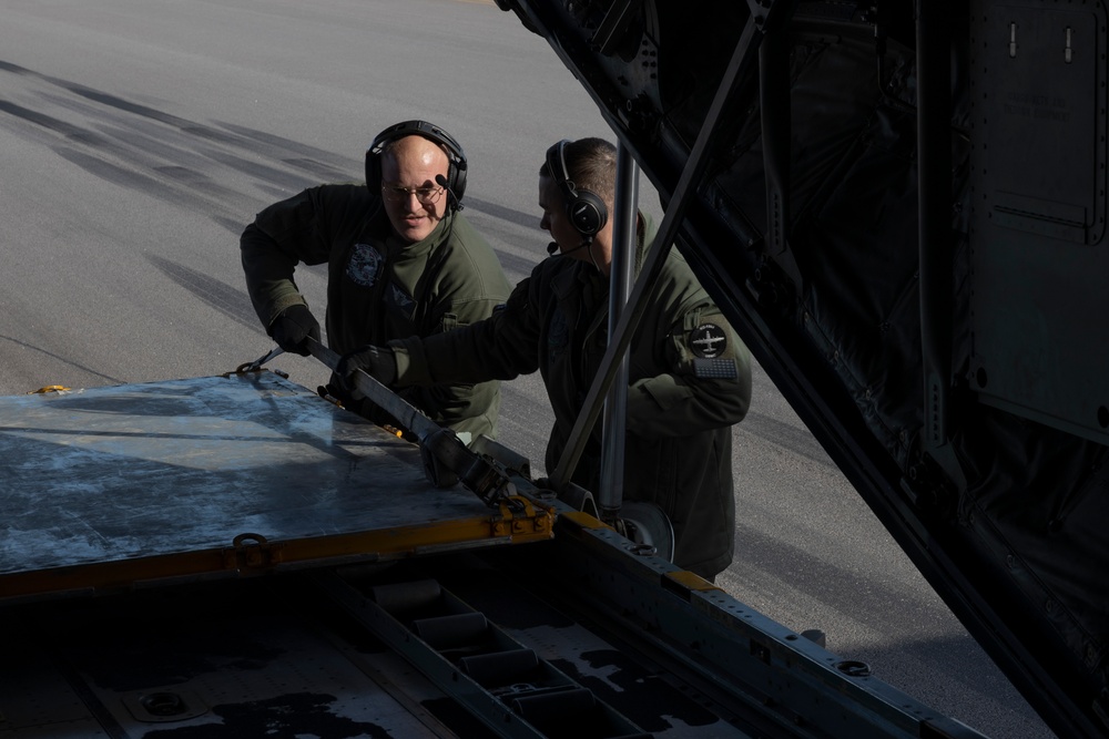 U.S. Marines with VMGR-252 participate in cold-weather training alongside the Royal Canadian Air Force