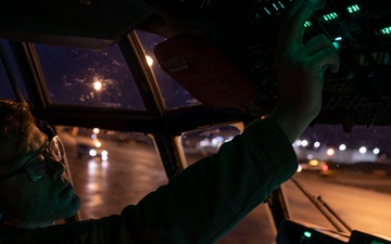 U.S. Marines with VMGR-252 participate in cold-weather training alongside the Royal Canadian Air Force