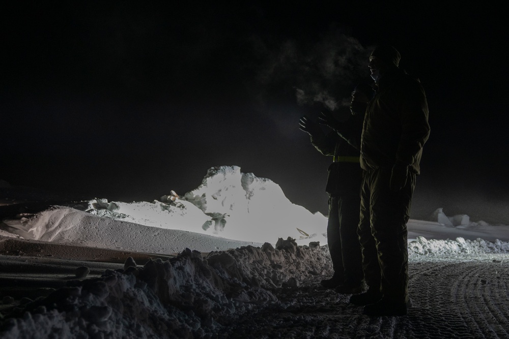 U.S. Marines with VMGR-252 participate in cold-weather training alongside the Royal Canadian Air Force