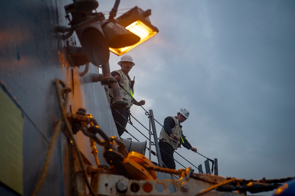 USS Sterett conducts routine operations as part of the Carl Vinson Carrier Strike Group