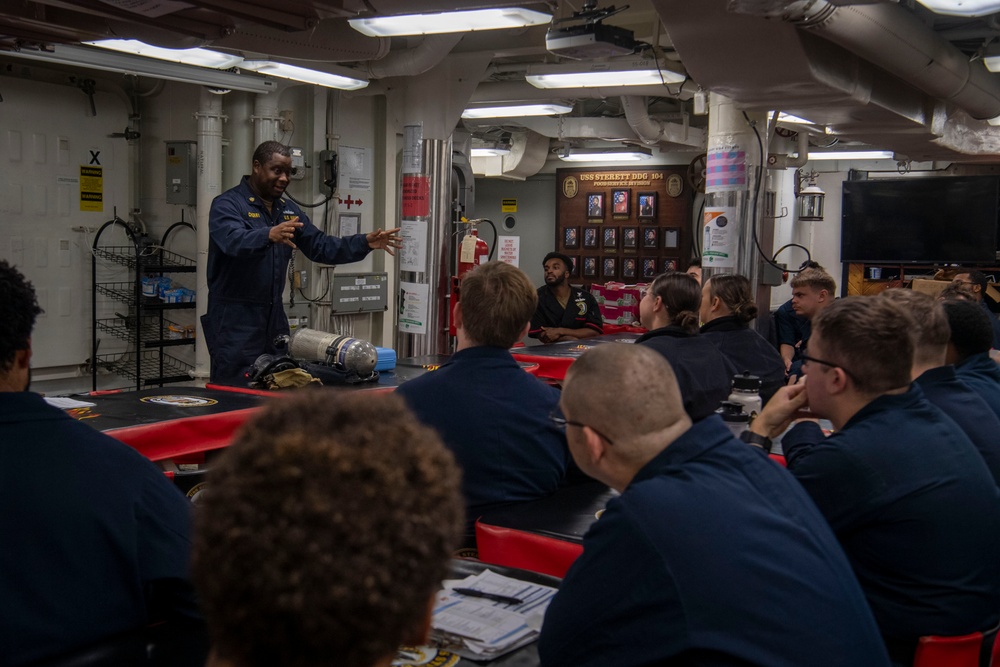 USS Sterett conducts routine operations as part of the Carl Vinson Carrier Strike Group