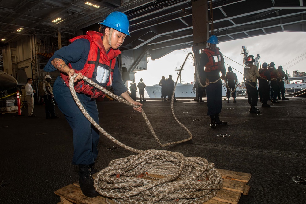 USS Carl Vinson (CVN 70) Conducts Routine Operations in the South China Sea