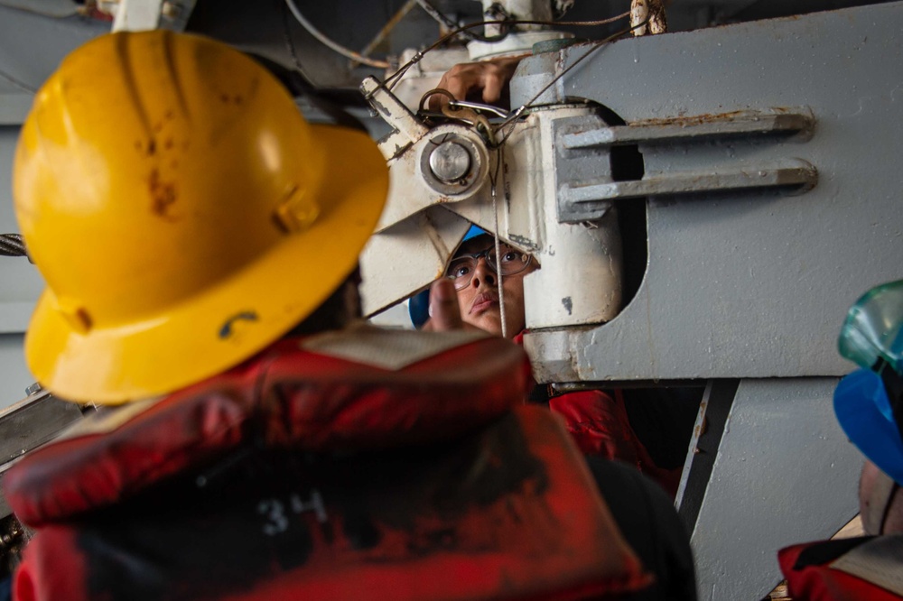 USS Carl Vinson (CVN 70) Conducts Routine Operations in the South China Sea