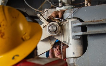 USS Carl Vinson (CVN 70) Conducts Routine Operations in the South China Sea