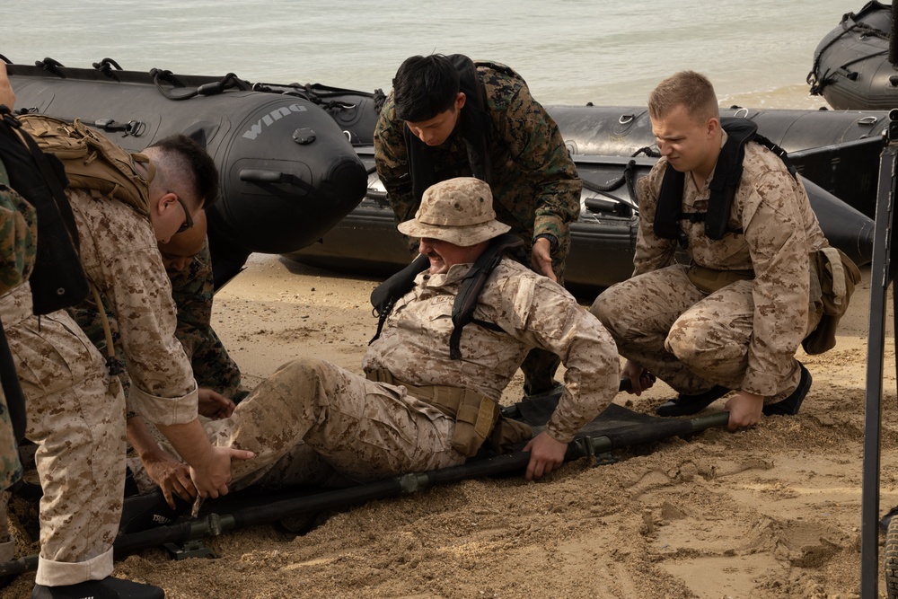 CLB-4 Conducts Small Boat Sustainment Training