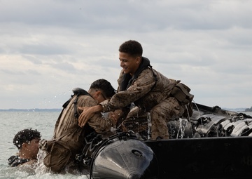 CLB-4 Conducts Small Boat Sustainment Training