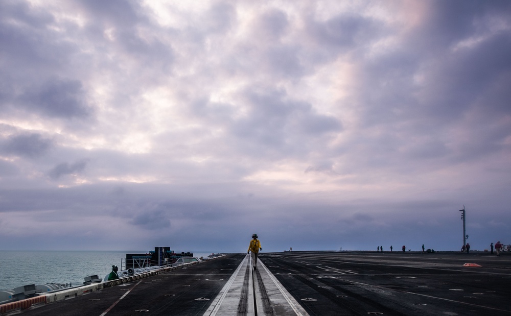 USS Carl Vinson (CVN 70) Conducts Routine Flight Operations in the South China Sea