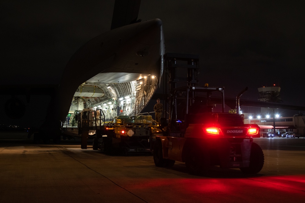 U.S. Soldiers arrive at MCAS Miramar