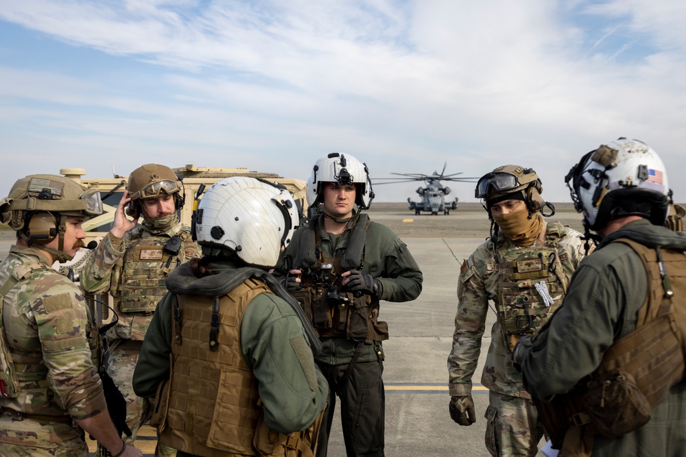 HMH-462 Conducts Joint External Lift Training
