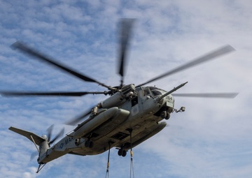 HMH-462 Conducts Joint External Lift Training