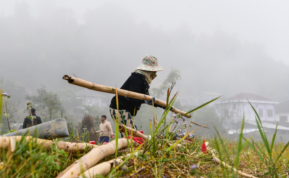 DPAA and Lao Personnel Move Screening Station in Laos