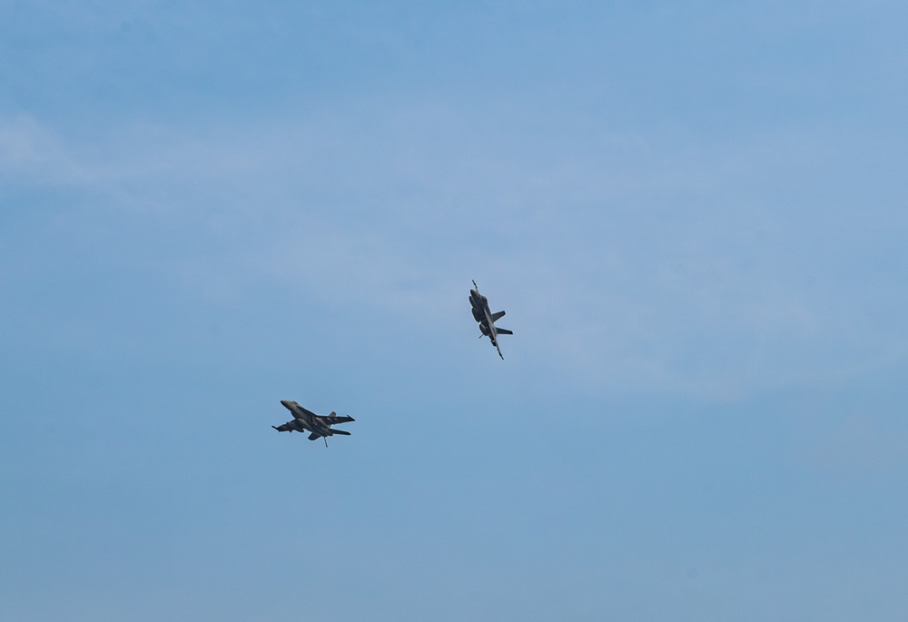 USS Carl Vinson (CVN 70) Conducts Routine Flight Operations in the South China Sea