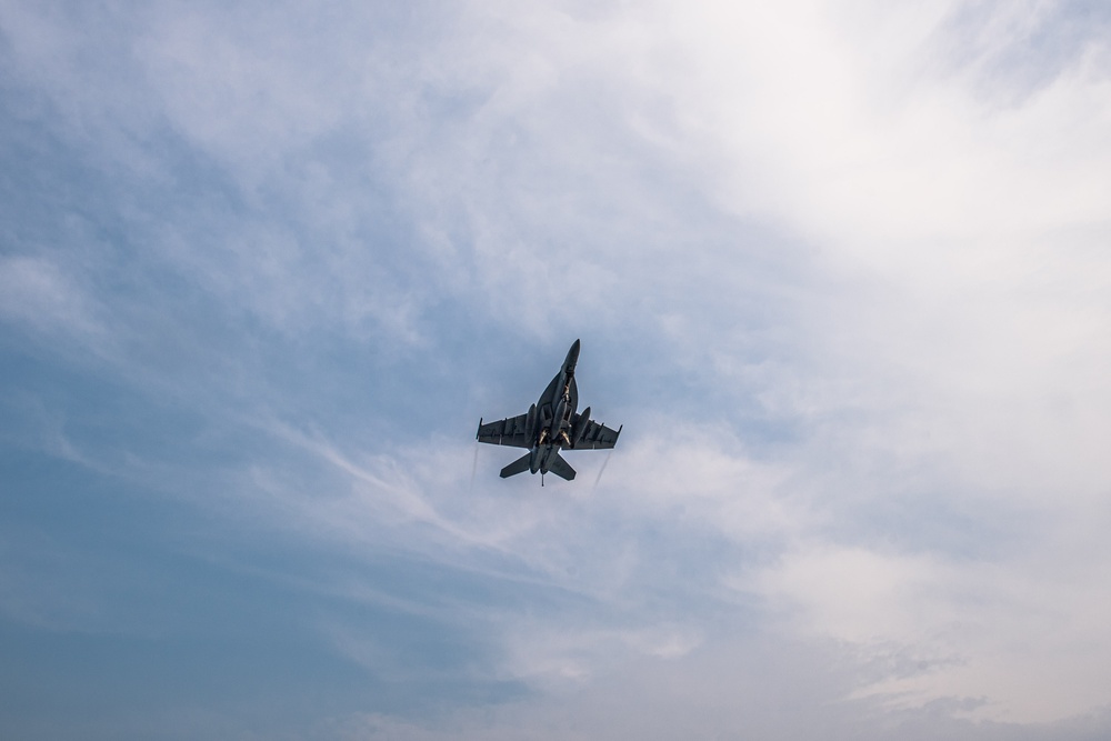 USS Carl Vinson (CVN 70) Conducts Routine Flight Operations in the South China Sea