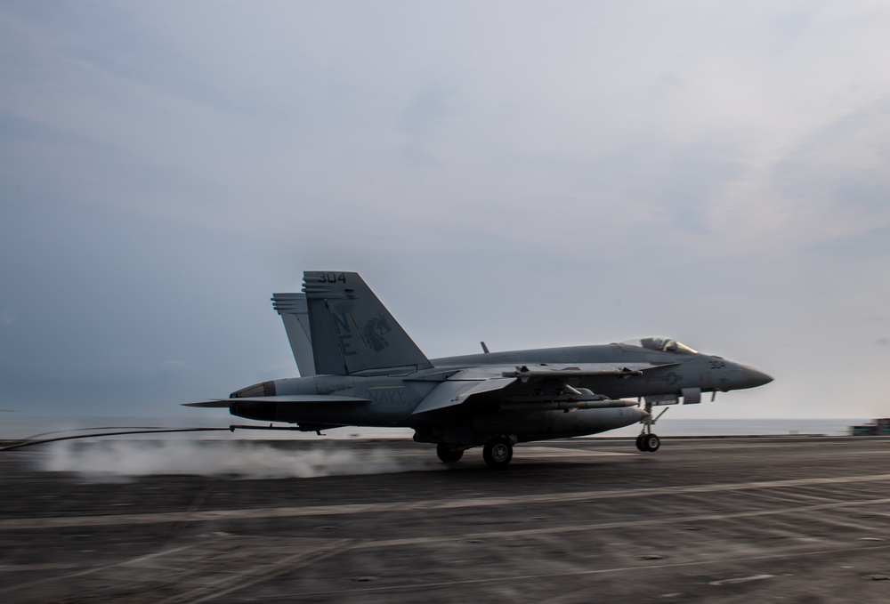 USS Carl Vinson (CVN 70) Conducts Routine Flight Operations in the South China Sea