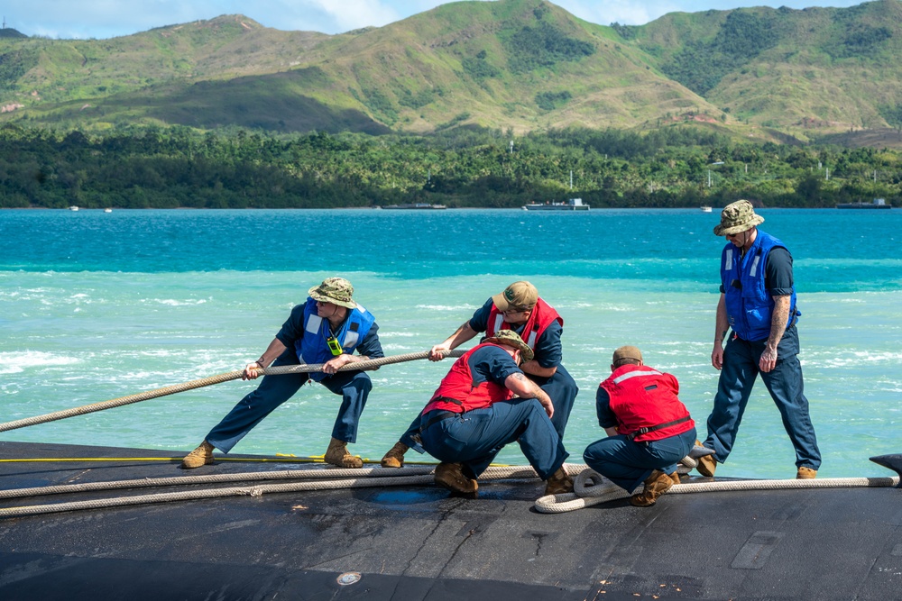 USS Vermont (SSN 792) pulls into Naval Base Guam