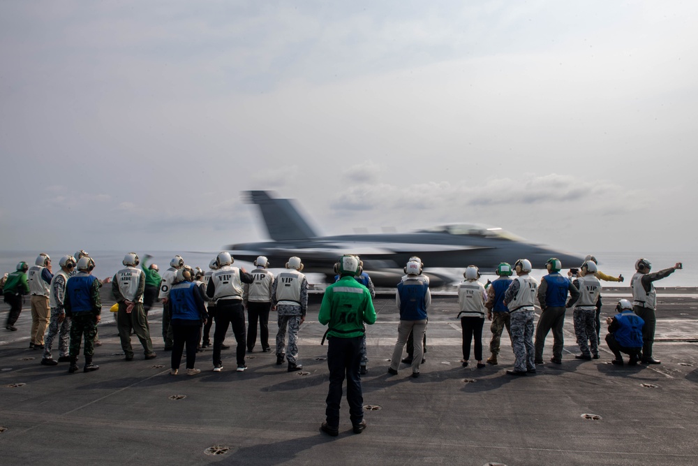 USS Carl Vinson (CVN 70) Hosts Distinguished Visitors from Thailand