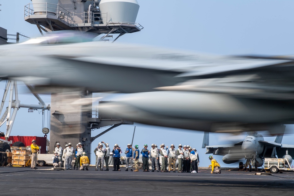 USS Carl Vinson (CVN 70) Hosts Distinguished Visitors from Thailand