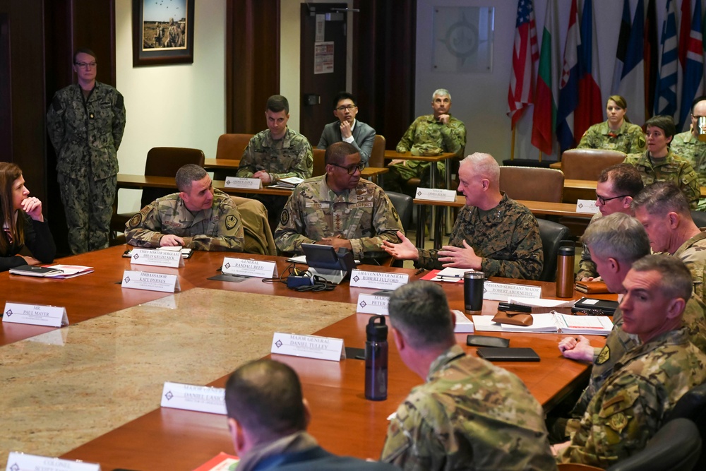 U.S. TRANSCOM commander visits U.S. EUCOM