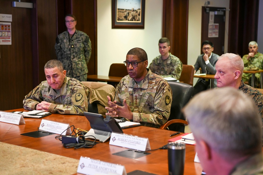 U.S. TRANSCOM commander visits U.S. EUCOM