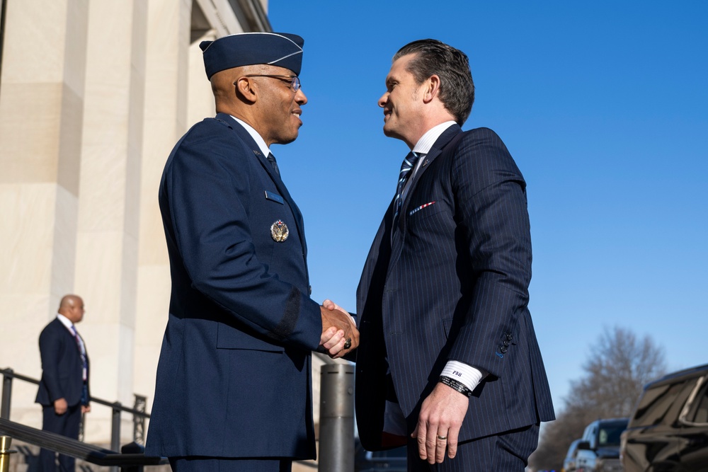 SD Hegseth Arrives at the Pentagon