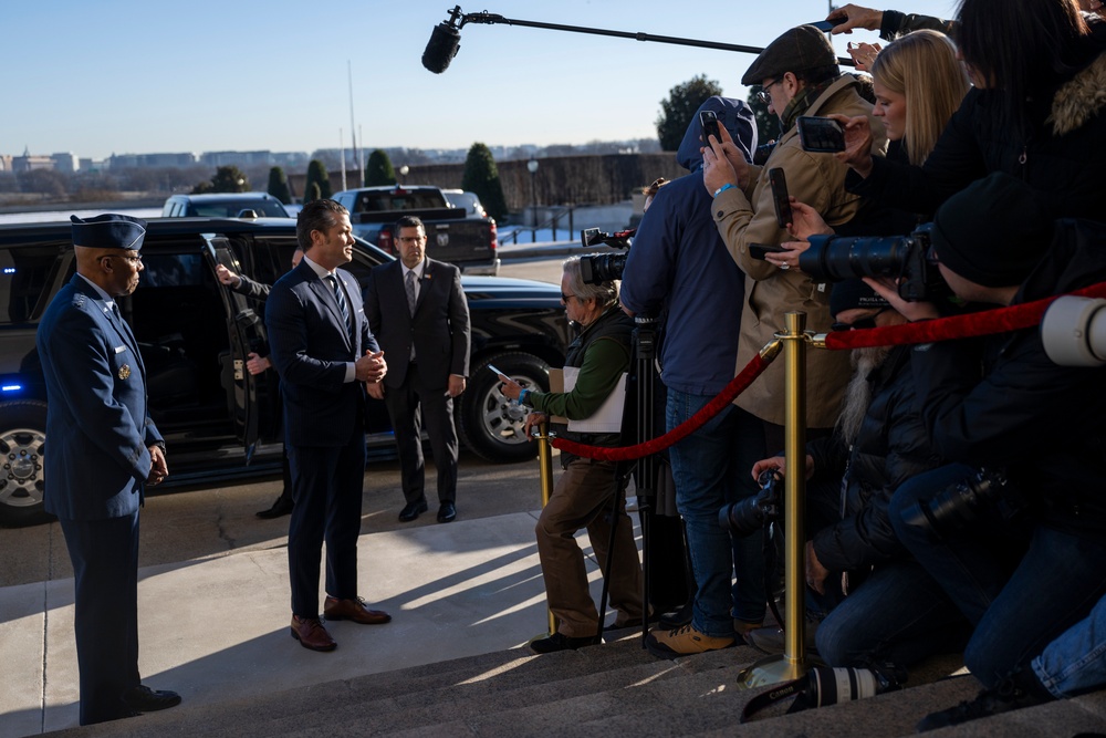 SD Hegseth Arrives at the Pentagon