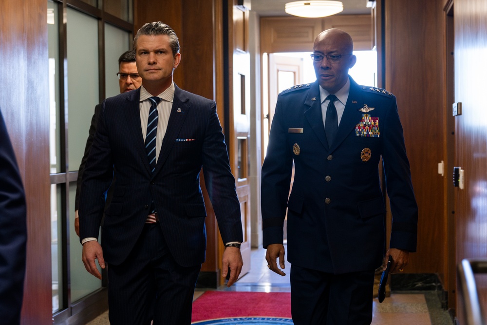 SD Hegseth Arrives at the Pentagon