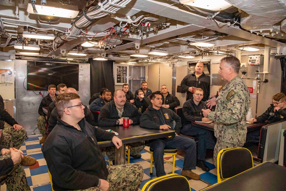 Rear Adm. Rick Seif Visits PSNS