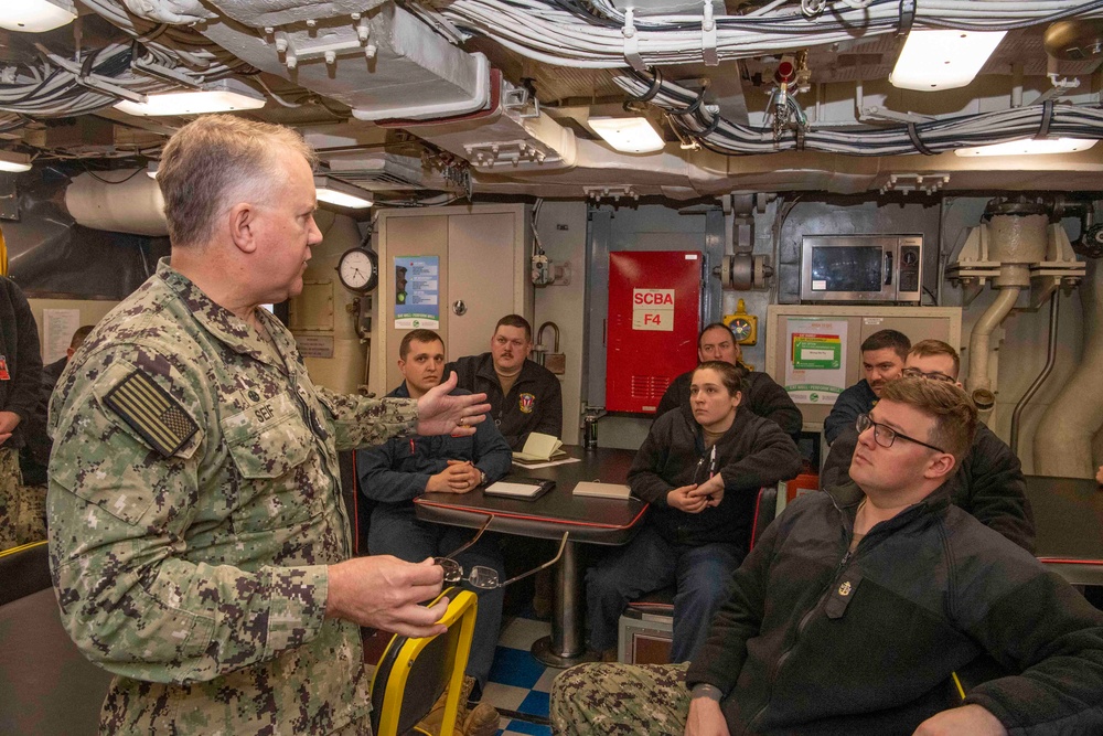 Rear Adm. Rick Seif Visits PSNS