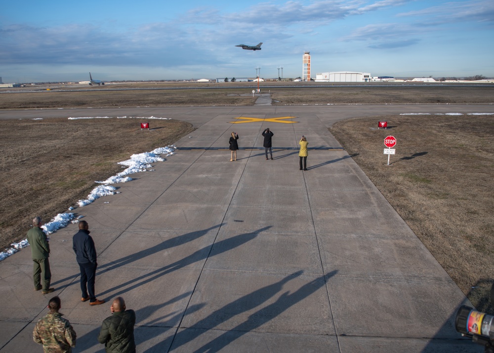 Tulsa Mayor visits 138th Fighter Wing