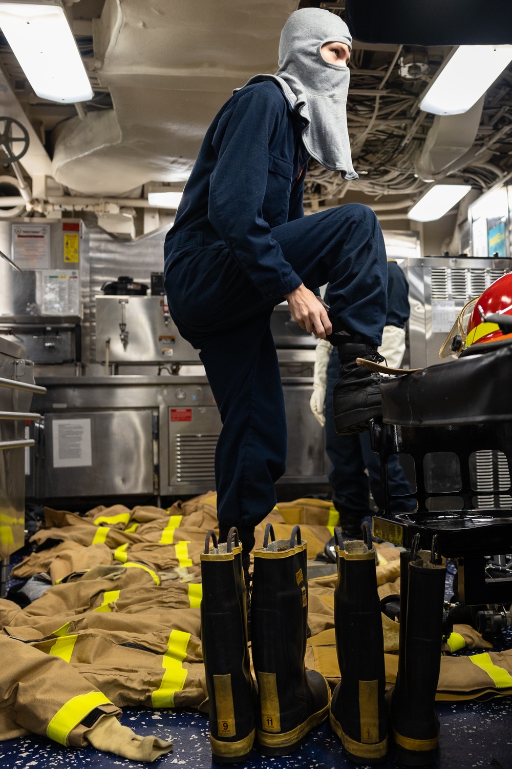 USS Oscar Austin (DDG 79) Conducts General Quarters Drill