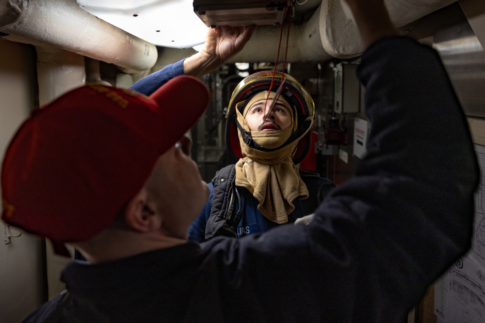 USS Oscar Austin (DDG 79) Conducts General Quarters Drill