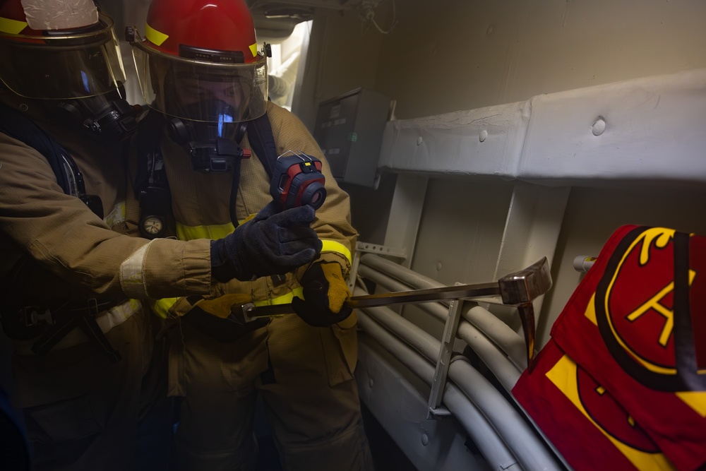 USS Oscar Austin (DDG 79) Conducts General Quarters Drill