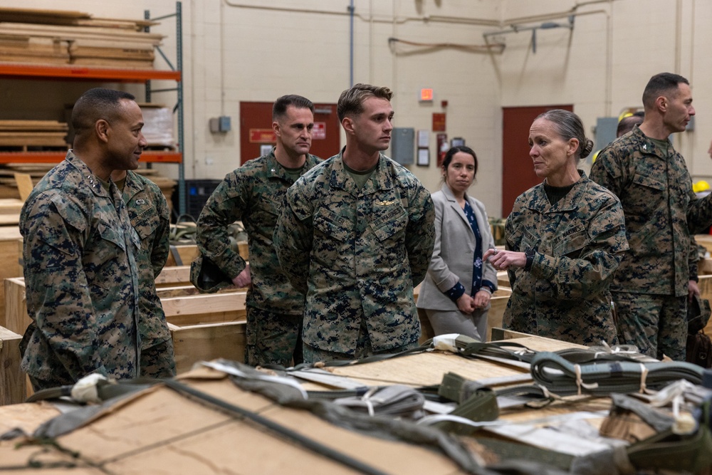II Marine Expeditionary Force Commanding General Visits 2nd Marine Logistics Group Marines and Sailors