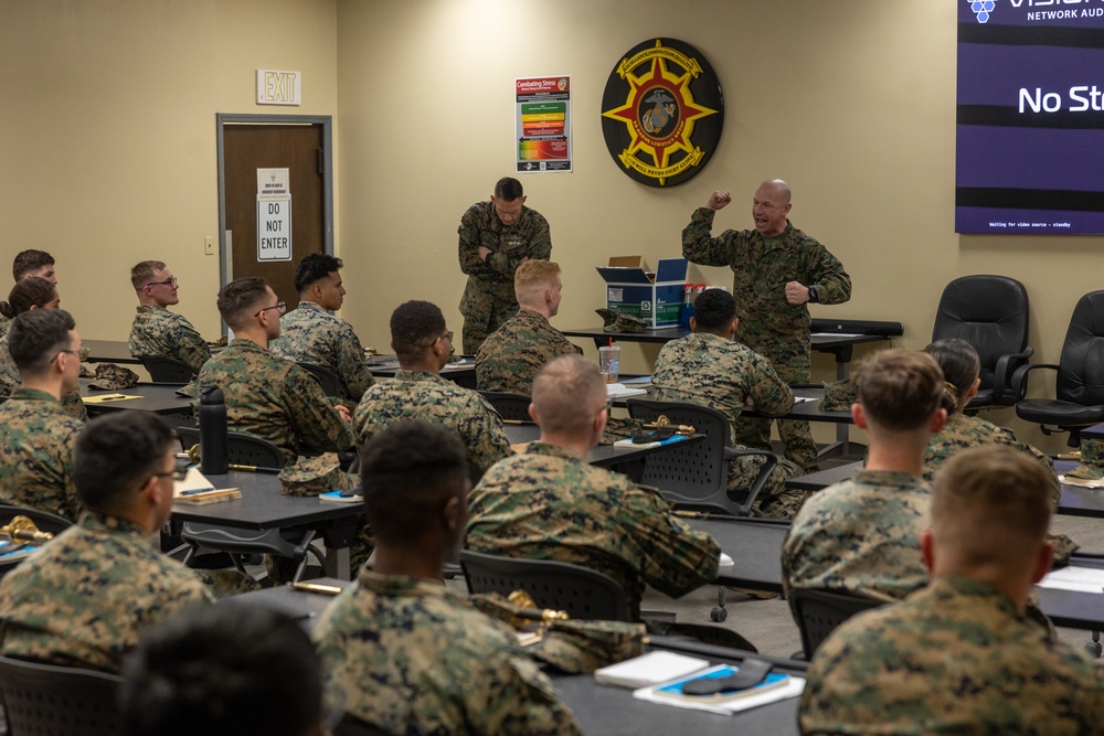II Marine Expeditionary Force Commanding General Visits 2nd Marine Logistics Group Marines and Sailors