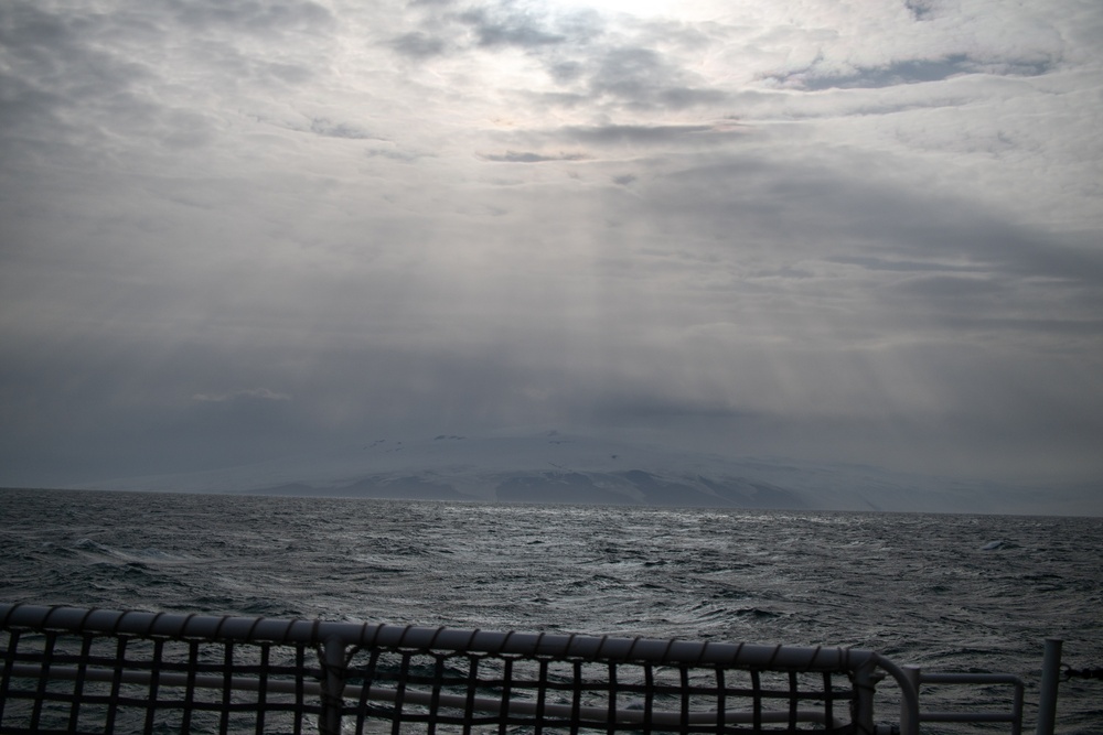 USCGC Polar Star (WAGB 10) conducts crane operations in McMurdo Sound during Operation Deep Freeze