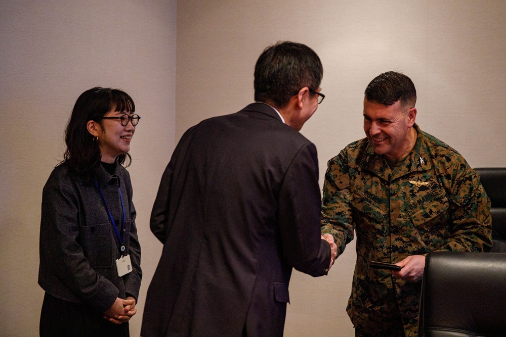 Leadership from Misawa Air Base visit Marine Corps Air Station Iwakuni