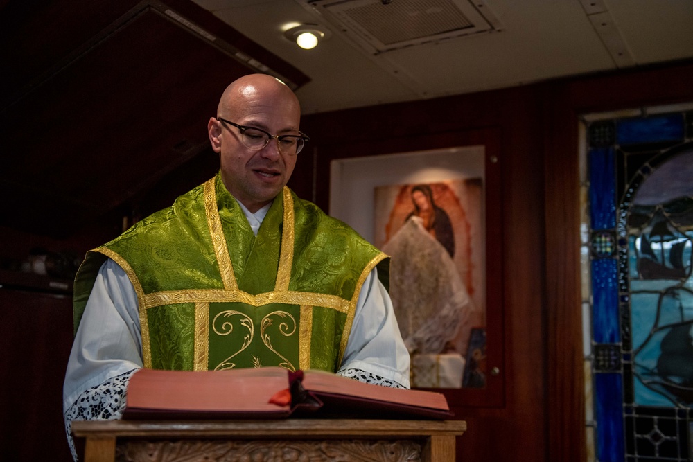 USS Ronald Reagan (CVN 76) chaplain holds daily mass