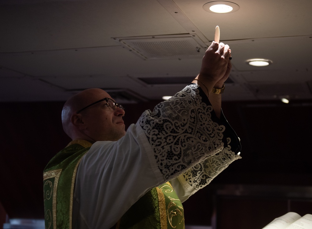 USS Ronald Reagan (CVN 76) chaplain holds daily mass