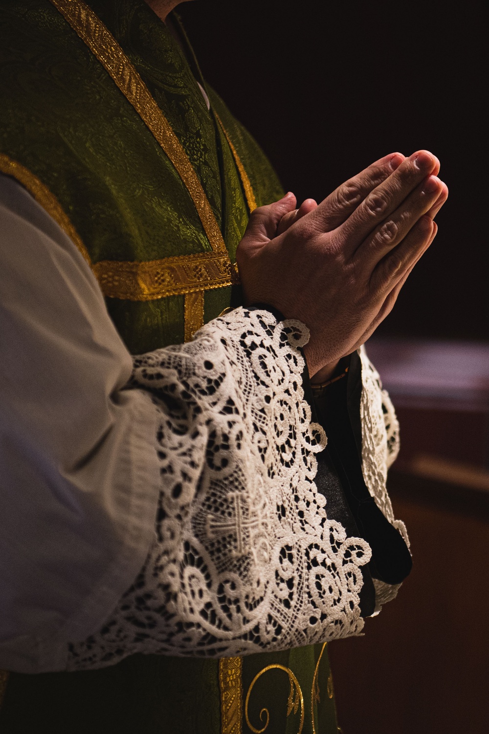 USS Ronald Reagan (CVN 76) chaplain holds daily mass