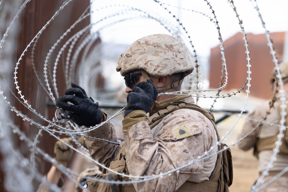 1st CEB Marines set up concertina wire to assist with border security mission