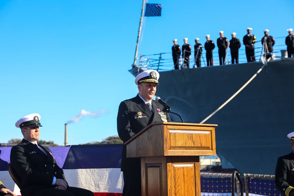 USS Dewey hosts a change of command ceremony in Yokosuka, Japan