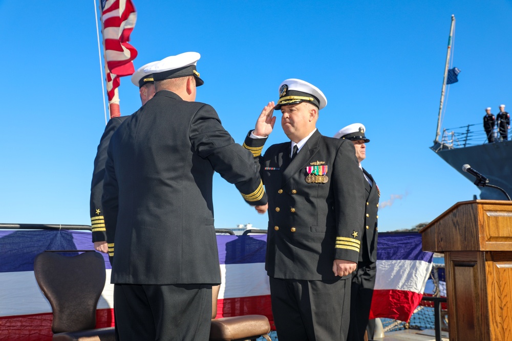 USS Dewey hosts a change of command ceremony in Yokosuka, Japan