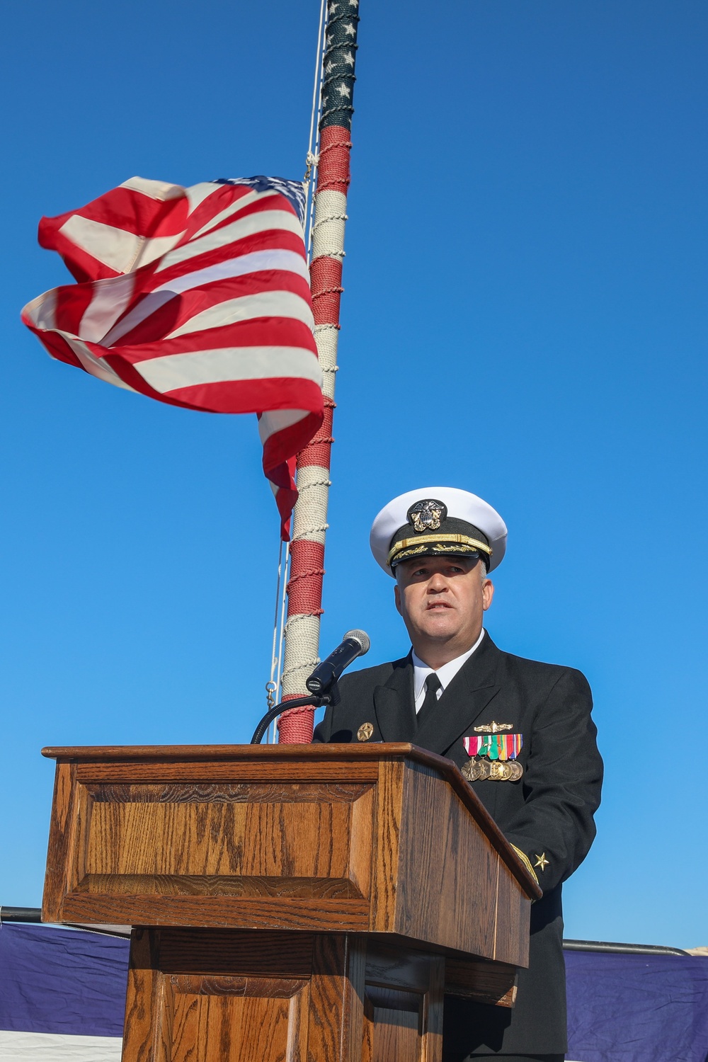 USS Dewey hosts a change of command ceremony in Yokosuka, Japan