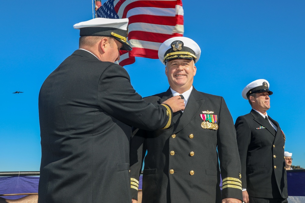 USS Dewey hosts a change of command ceremony in Yokosuka, Japan