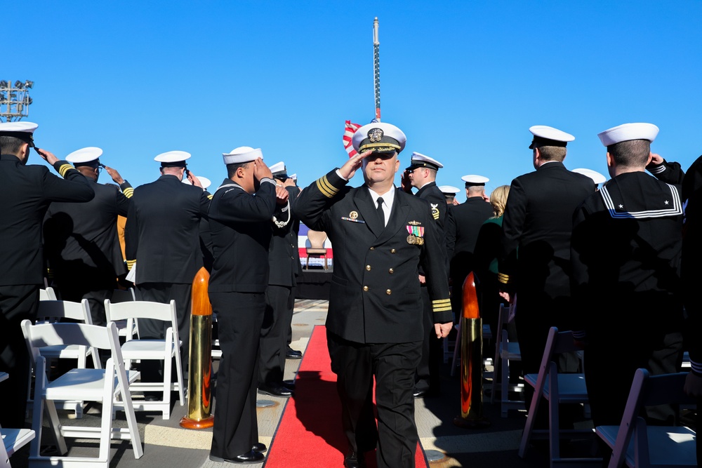 USS Dewey hosts a change of command ceremony in Yokosuka, Japan