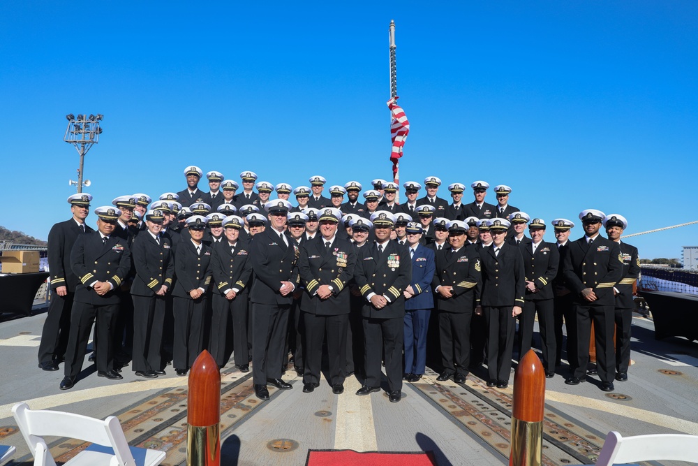 USS Dewey hosts a change of command ceremony in Yokosuka, Japan